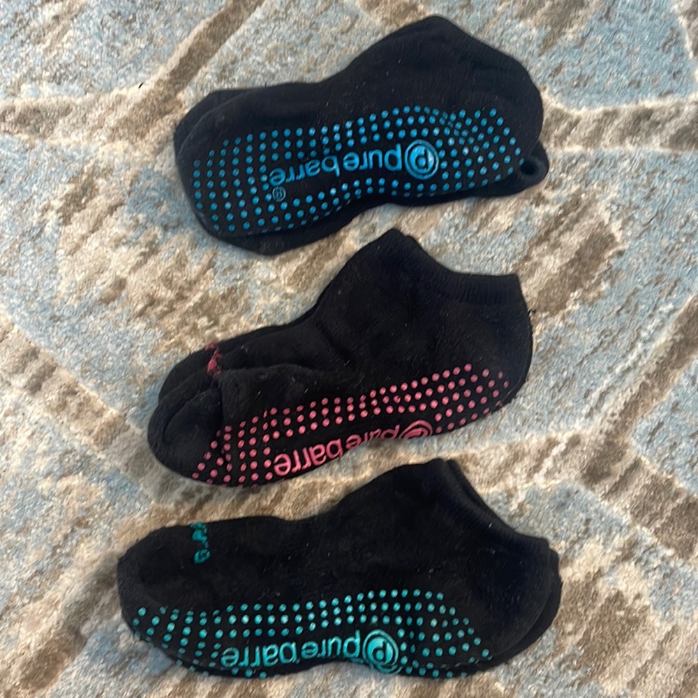 4 pairs pure barre socks